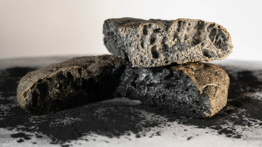 Dettaglio della base per focaccia al padellino DarkSide con carbone vegetale